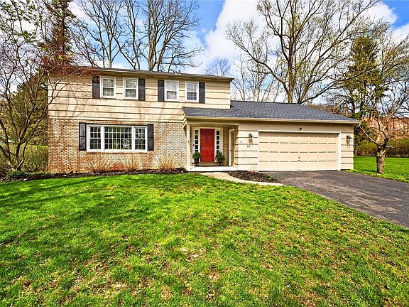 3rd image of 19 Bretton Woods Dr