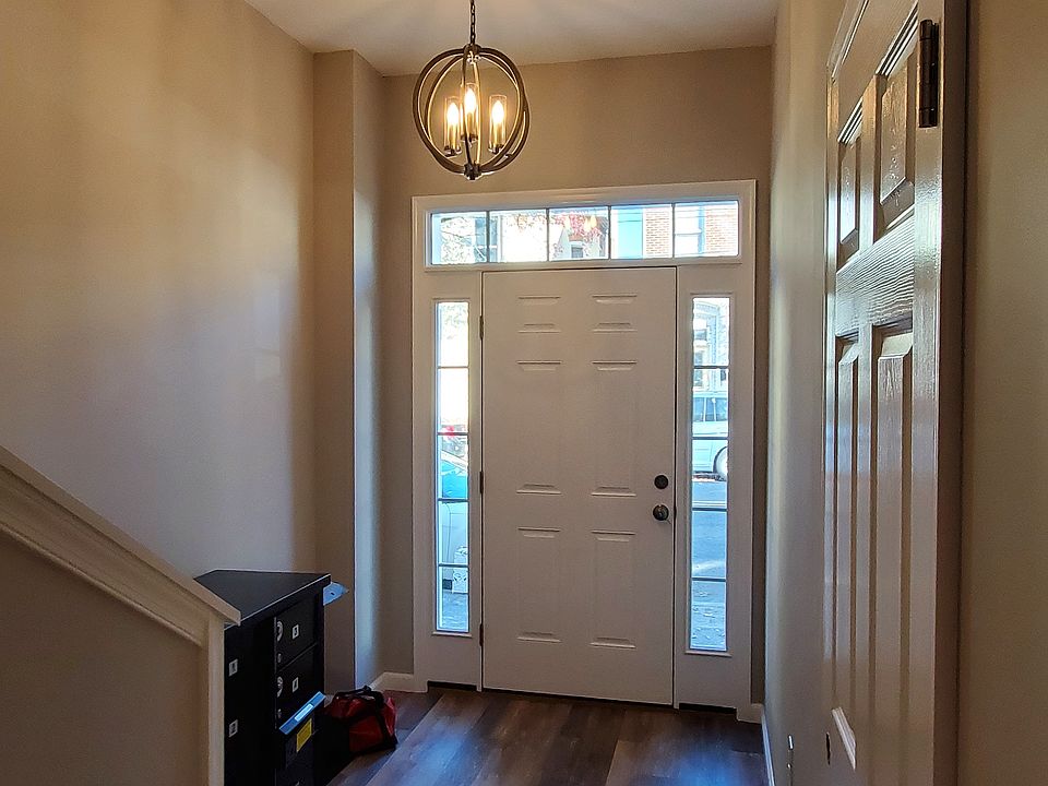 Front entrance way to apartment.