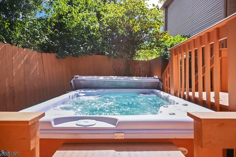 4 bed, 2765 sqft, $6,850 — Photo 2