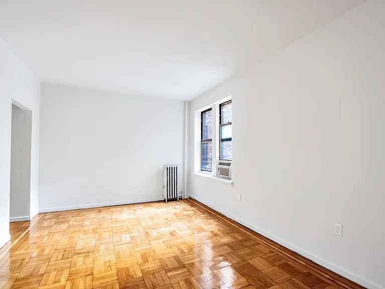 225 E 202nd St #2D — Photo 7