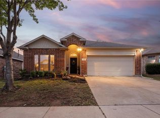 1132 Blackburn Dr, Fort Worth, TX 76120
