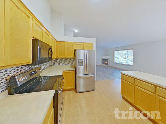 4th image of 16037 Flagstaff Ave W