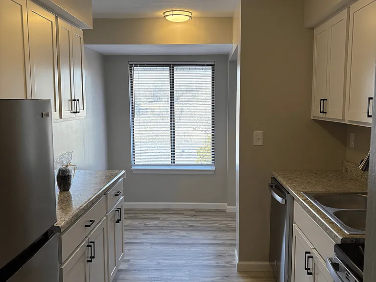 The Oaks Apartments — Photo 2