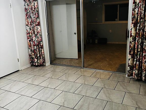 4th image of 8 Sugarberry Cir