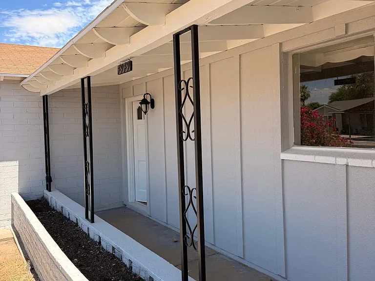 4949 W Mitchell Dr — Photo 1