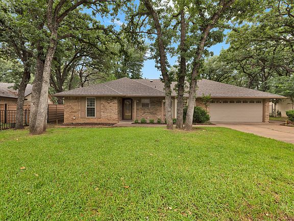 2nd image of 1104 Wood Ridge Dr