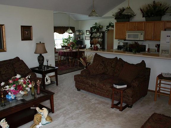 3rd image of 2020 N Farmbrook Crk