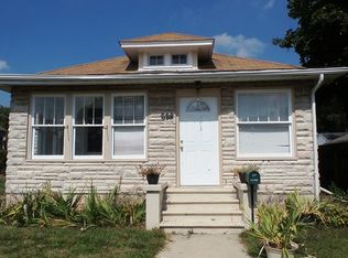 628 Villa St, Elgin, IL 60120