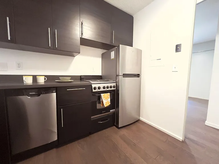 Milan Apartments — Photo 15