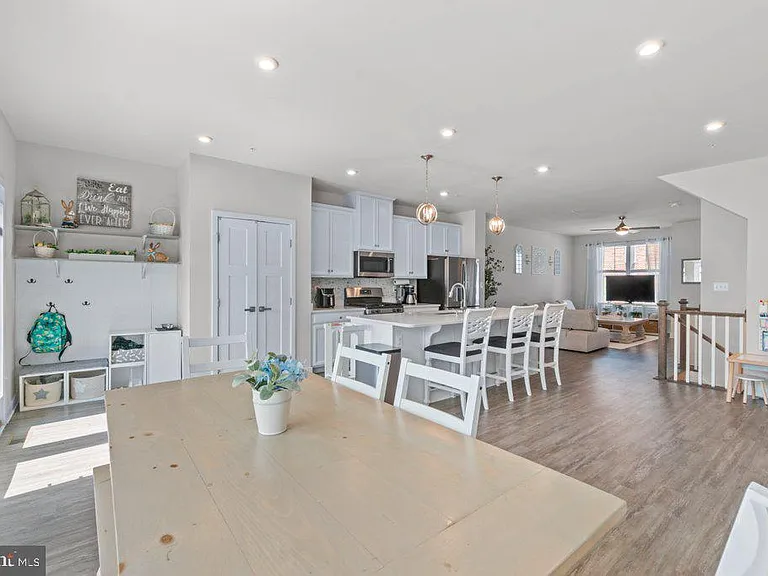 6247 Islington St — Photo 17