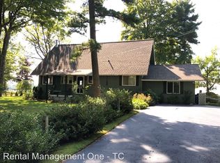 2558 NE Ah Ta Wanta Rd, Traverse City, MI 49686