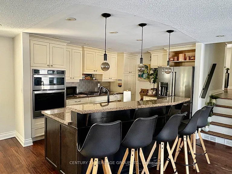 22 Cedar Cres #MAIN — Photo 8