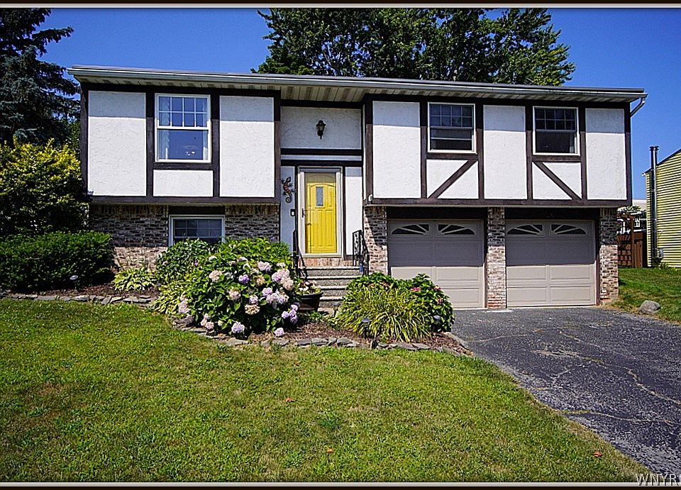 1st image of 163 Crownview Ter