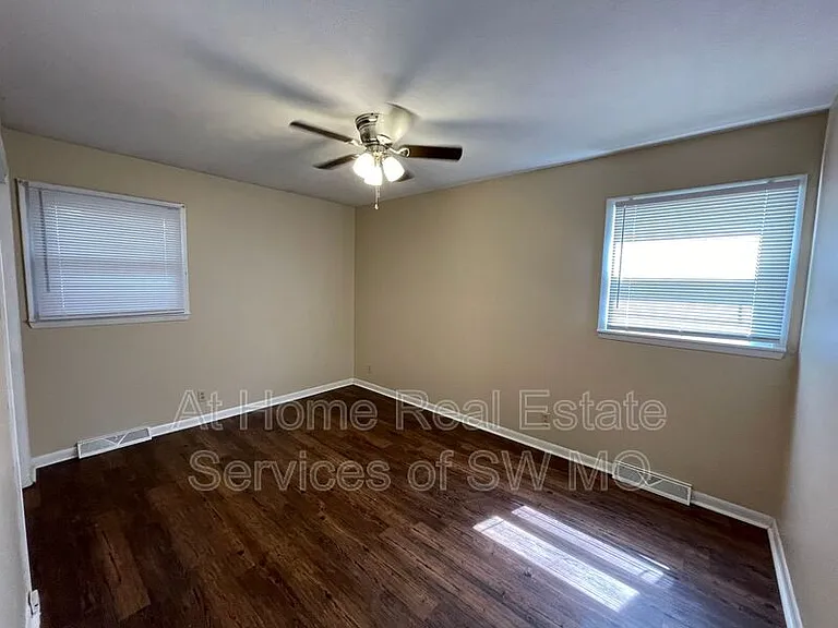 331 E Wayland St — Photo 8