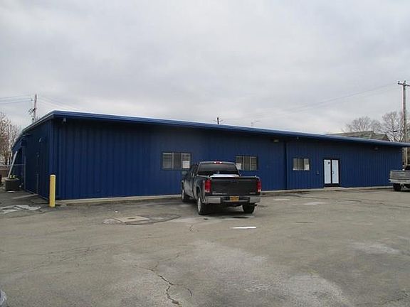 4th image of 736 Baldwin St