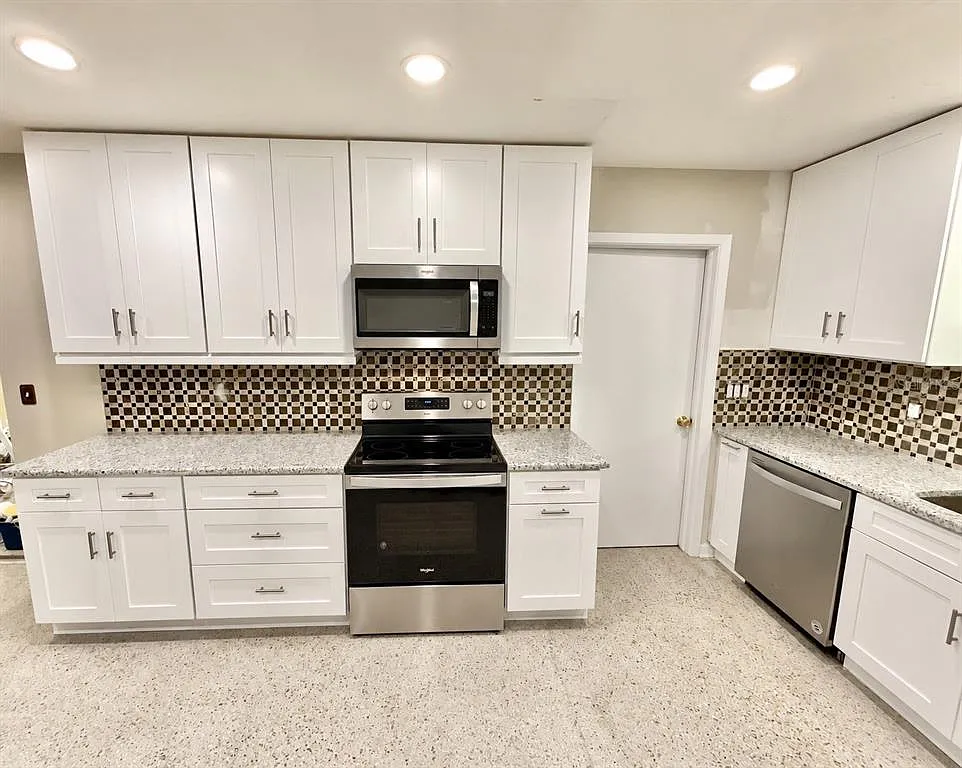 4 bed, 2.0 bath, 1500 sqft, $2,500 — Photo 3