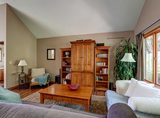 9545 SW Riverwood Ln, Tigard, OR 97224
