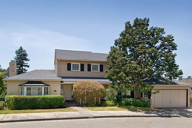 1015 Park Ln photo 1