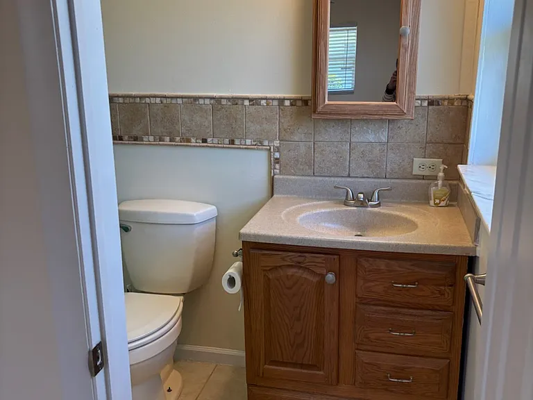 1709 Lakeview Ter — Photo 9