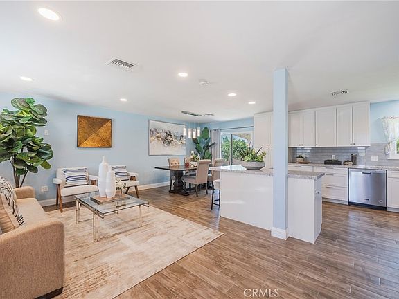 4th image of 7211 Grandoaks Dr