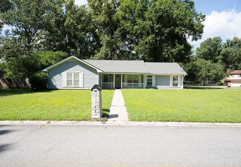 251 Boyd Dr — Photo 2