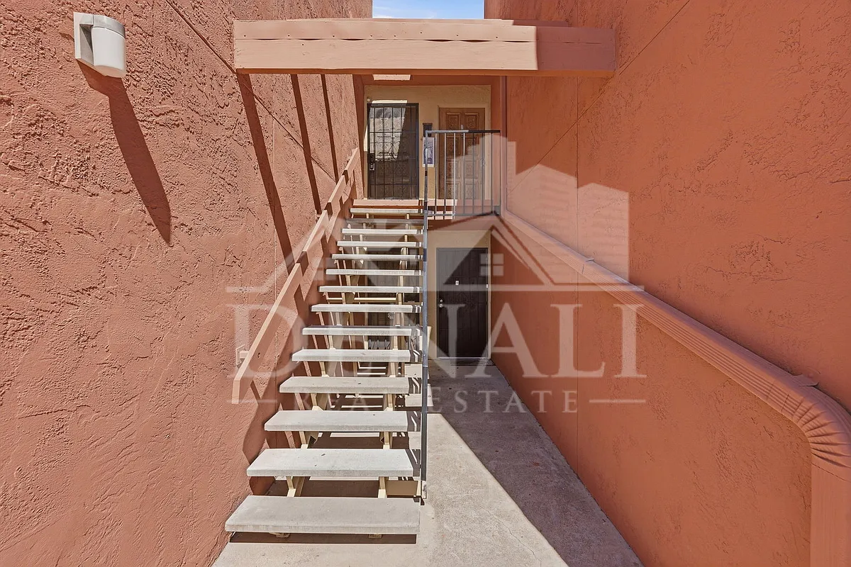 Building Photo - 808 S Langley Ave #201