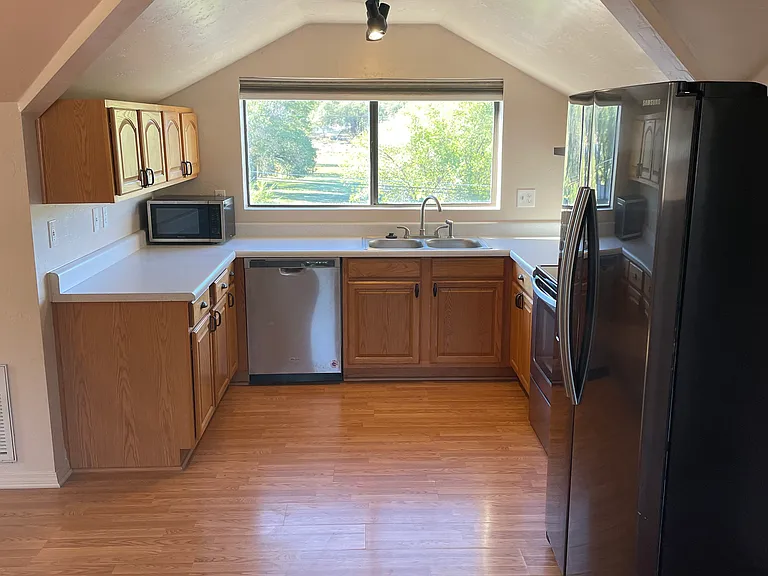 615 W Main St #A — Photo 8