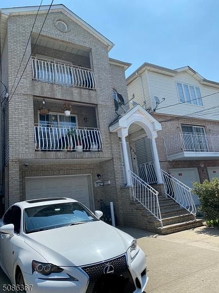 2nd image of 235 Magnolia Ave