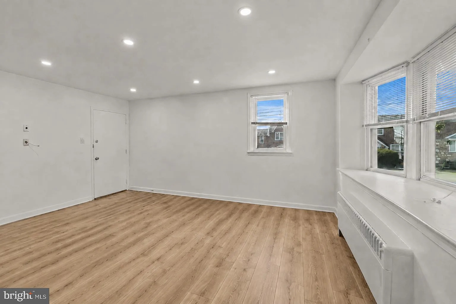 2 bed, 1.0 bath, 1682 sqft, $1,600 — Photo 2