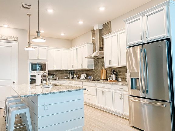 4th image of 405 Daniel Park Cir