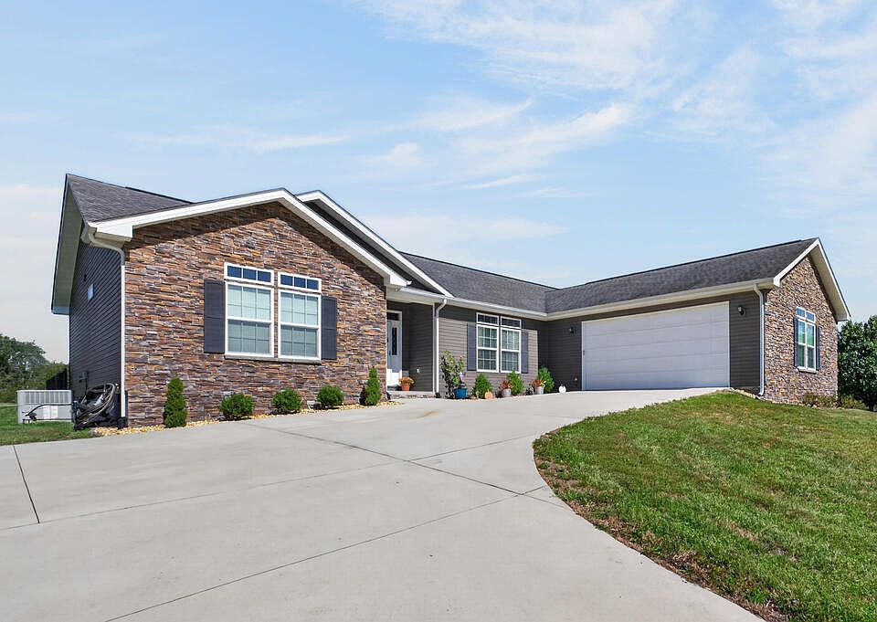 1st image of 40 Highland Ridge Dr