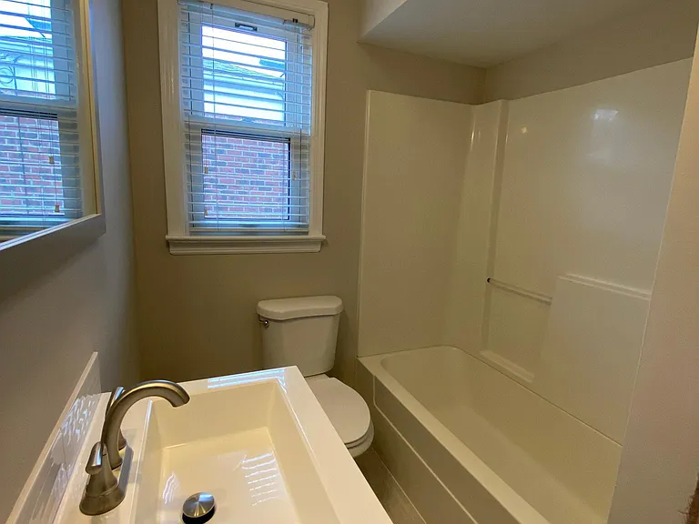 176 Glenwood Ave #2R — Photo 7