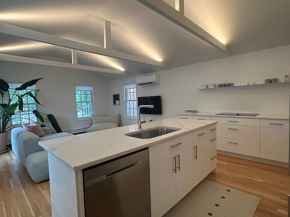 1st image of 7 Newtown Ln