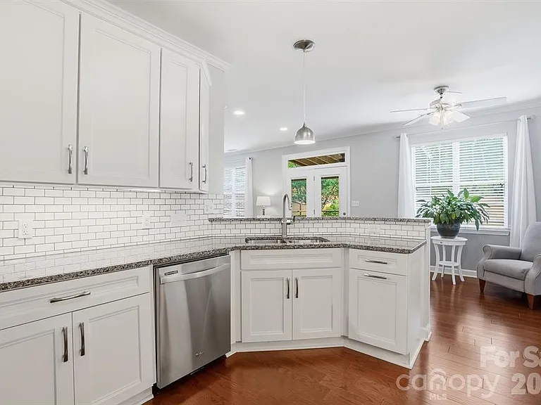 19512 Topgallant Dr — Photo 20