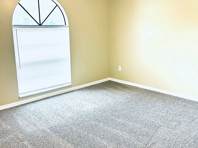 2949 N Covington Dr — Photo 10