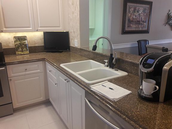 5th image of 7 Harbour Isle Drive E #Ph02