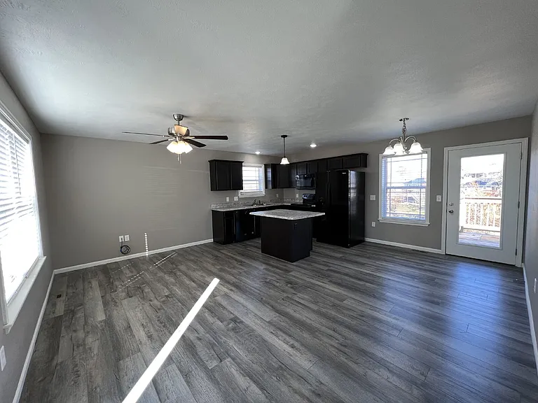 315 Sunrise Cv — Photo 2