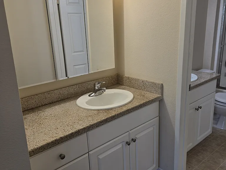 5520 Owensmouth Ave #313 — Photo 9