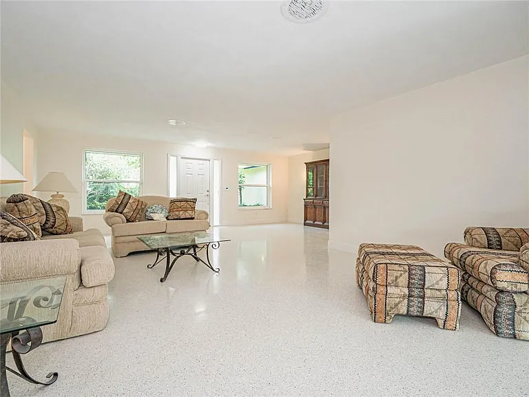 626 Honeysuckle Ln — Photo 11