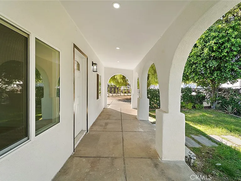 10730 Strathern St — Photo 31