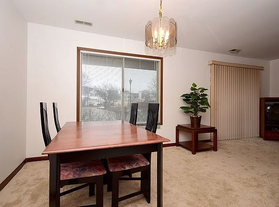 4th image of 543 Willowcreek Ct