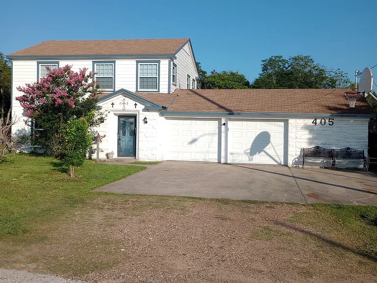 405 Nelson Ave — Photo 1