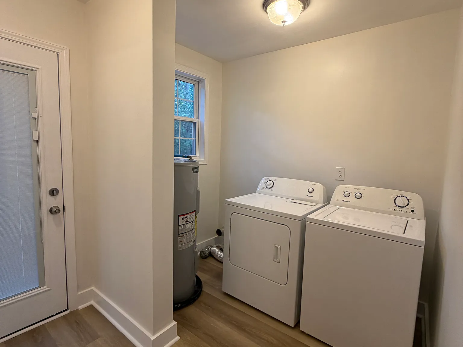 2 bed, 842 sqft, $1,400 — Photo 2