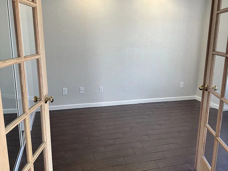 2221 Banbury Cir — Photo 11