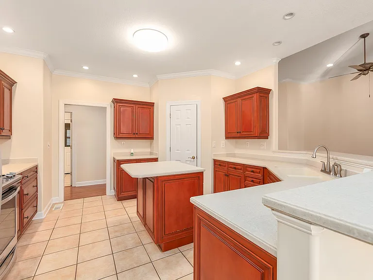 108 Barrett Pl — Photo 9