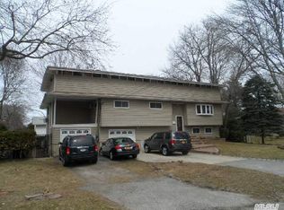 21 Higgins St, North Babylon, NY 11703