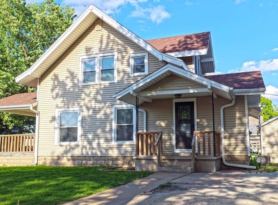 1st image of 519 Main St