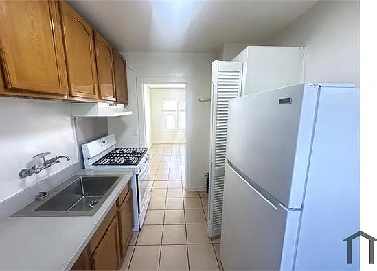 2648 E 27th St #C — Photo 2