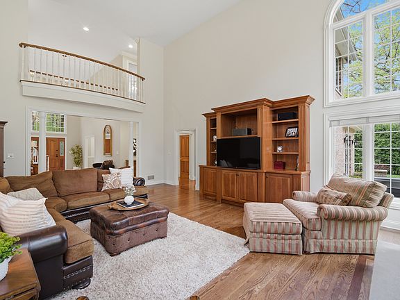 3rd image of 229 Surrey Ln