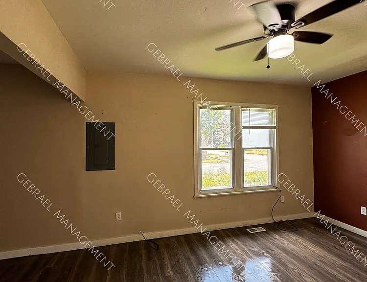 1202 Vermilya Ave — Photo 6